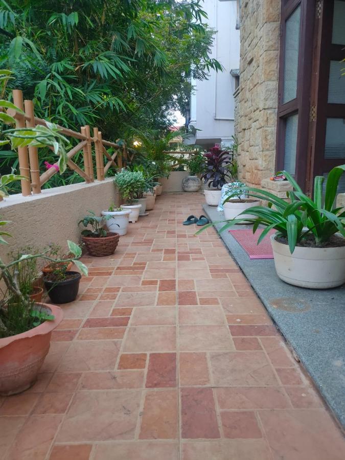 Nomads Nest Vandrarhem Hyderabad Exteriör bild