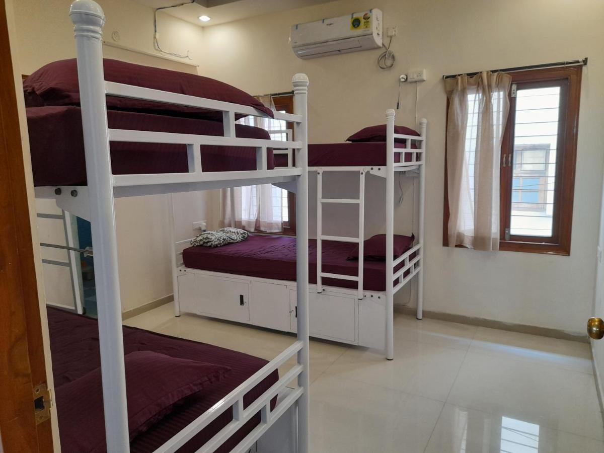 Nomads Nest Vandrarhem Hyderabad Rum bild